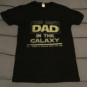 Men’s Black Graphic T-Shirt – “Best Dad in the Galaxy” – Size Small